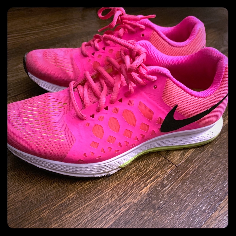 Bright pink Nike Pegasus 31 sz. 8 running shoe